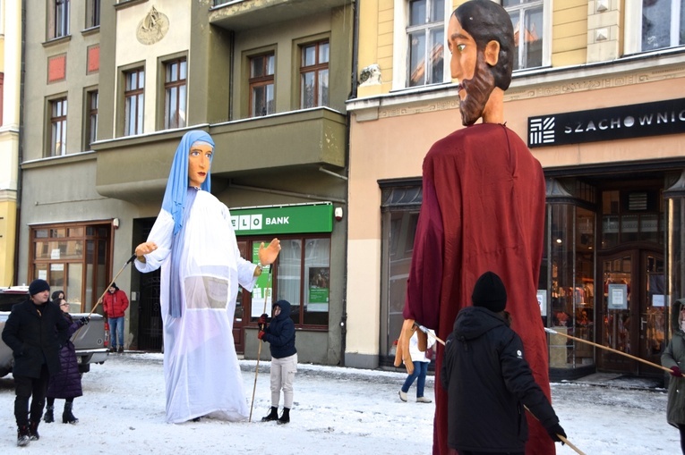 Gigantyczne jasełka w świdnickim Rynku
