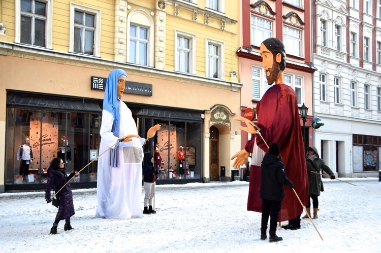 Gigantyczne jasełka w świdnickim Rynku