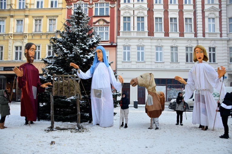 Gigantyczne jasełka w świdnickim Rynku