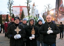 ▲	Towarzyszyli im w swoich relikwiach św. Jan Paweł II, św. s. Faustyna Kowalska i bł. ks. Michał Sopoćko.