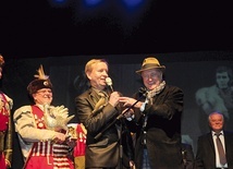 ▲	W 2013 r. aktor (po prawej) recytował w Teatrze Ludowym, wspólnie z Dariuszem Domańskim, monolog z „Nocy listopadowej” Wyspiańskiego.