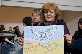 ▲	Ukraińskie rodziny znalazły m.in. bezpieczną przystań u sióstr Matki Bożej Miłosierdzia (na zdjęciu – spotkanie w sanktuarium Bożego Miłosierdzia w Płocku).
