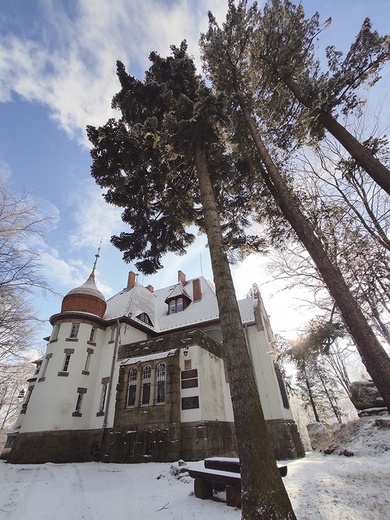 ►	Jagniątkowska placówka należy do najpiękniejszych na Dolnym Śląsku.