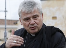 Kardynał Krajewski przyjechał do Lwowa z transportem pomocy dla Ukrainy