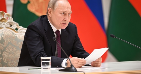 W. Brytania. Resort obrony: Kreml próbuje zdjąć z Putina odpowiedzialność za porażki wojenne