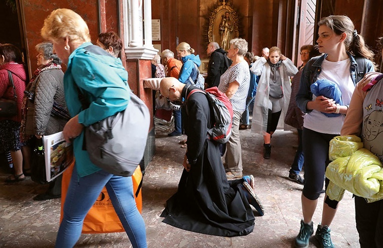 21.08.2022 r. Piekary Śląskie. Pielgrzymka kobiet i dziewcząt do MB Piekarskiej.