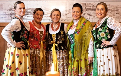 Zespół Gronicki to pięć wyjątkowych sióstr: (od lewej) Maria, Gosia, Bogusia, Janka i Ania.