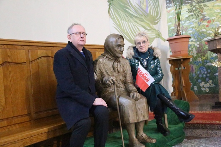 Ławeczka Marianny Popiełuszko