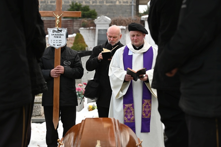 Dzierżoniów. Pogrzeb s. Rosarii Nowak