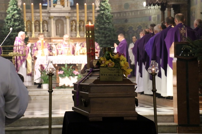 Płock. Pogrzeb śp. ks. prof. Czesława Rychlickiego