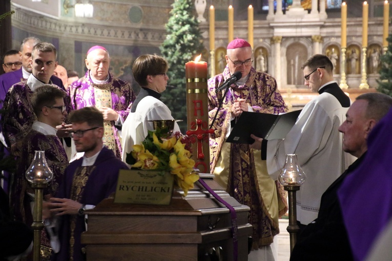 Płock. Pogrzeb śp. ks. prof. Czesława Rychlickiego