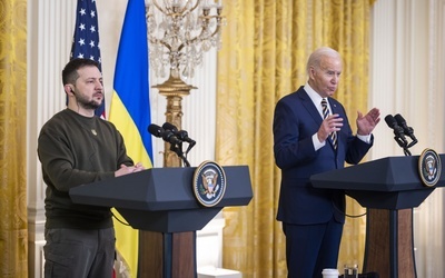 Prezydent Biden: Ukraina może odnieść sukces na polu bitwy i odniesie też sukces przy stole negocjacyjnym