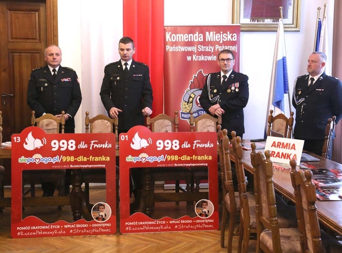 Prezentacja dobroczynnego kalendarza strażackiego na 2023 r.