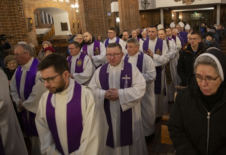 Pożegnanie bp. Werno w Kołobrzegu, cz. 1