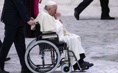 Kardynał Krajewski: papież ma złamane serce z powodu Ukrainy
