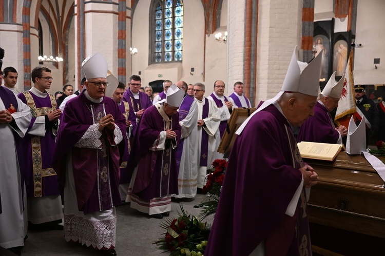 Pogrzeb bp. Werno w Koszalinie, cz. 1