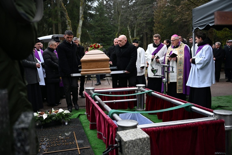 Pogrzeb bp. Werno w Koszalinie, cz. 2