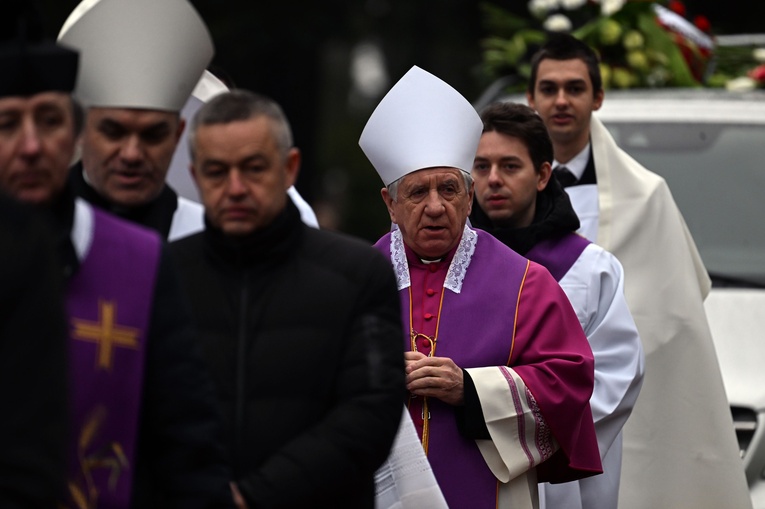 Pogrzeb bp. Werno w Koszalinie, cz. 2