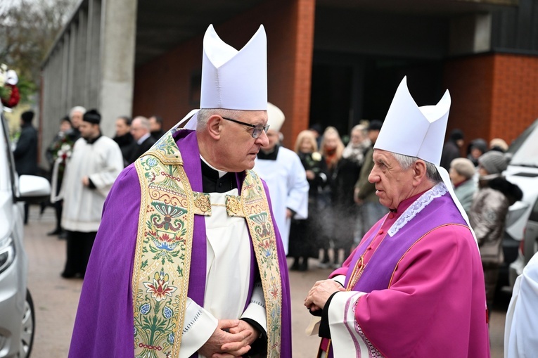 Pogrzeb bp. Werno w Koszalinie, cz. 2