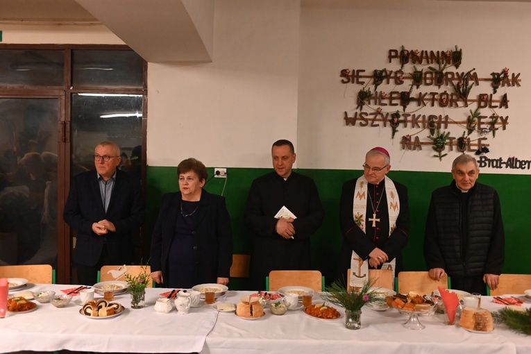 Spotkanie opłatkowe i poświęcenie kaplicy w Schronisku Brata Alberta