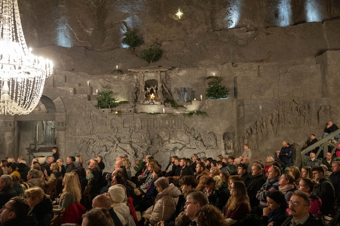 Wieliccy górnicy z kopalni soli jako pierwsi powitali Nowonarodzonego