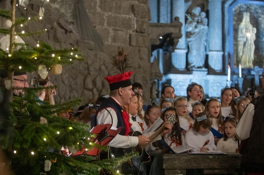 Wieliccy górnicy z kopalni soli jako pierwsi powitali Nowonarodzonego