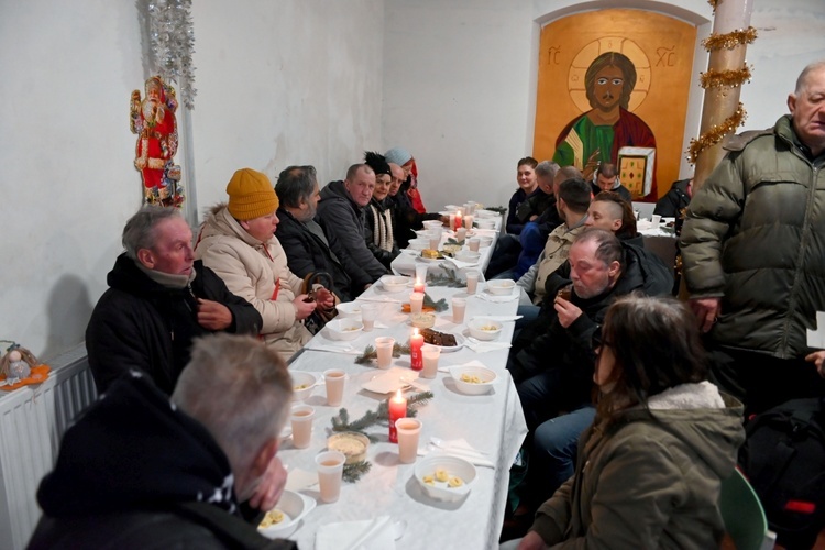 Wałbrzych. Ponad 100 osób na wigilii Caritas