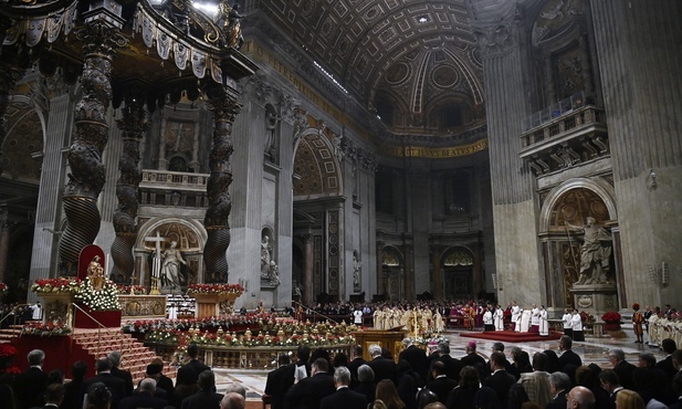 Papież na pasterce: Jak wiele jest wojen, w ilu miejscach deptana jest godność i wolność