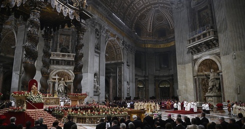Papież na pasterce: Jak wiele jest wojen, w ilu miejscach deptana jest godność i wolność