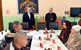 W Świdnicy do wieczerzy z najuboższymi usiadł bp Marek Mendyk.