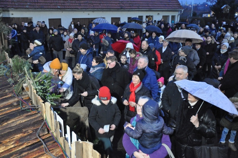 Kolędowanie w szczepanowickim Betlejem