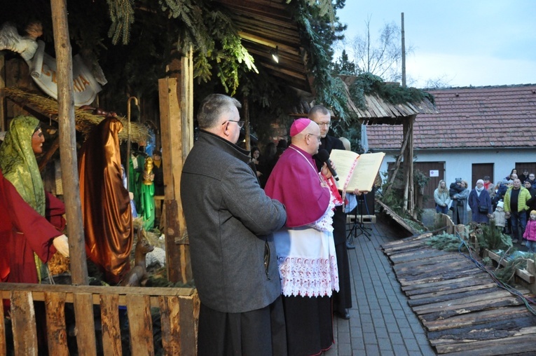 Kolędowanie w szczepanowickim Betlejem