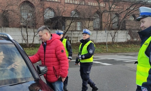 Katowice. Badanie alkomatem w ramach akcji "Prowadzę. Jestem trzeźwy"