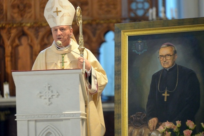 2022.03.25 - 30-lecie diecezji radomskiej. Upamiętniono też jej twórcę, bp. Edwarda Materskiego.
