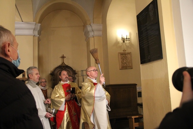 2022.01.08 - W kościele pw. Przenajświętszej Trójcy w Radomiu poświęcona została tablica upamiętniająca jezuitę o. Huberta Czumę.