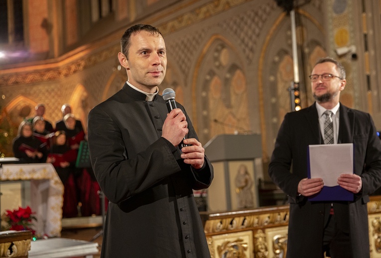 Charytatywny Koncert Bożonarodzeniowy, cz. 1