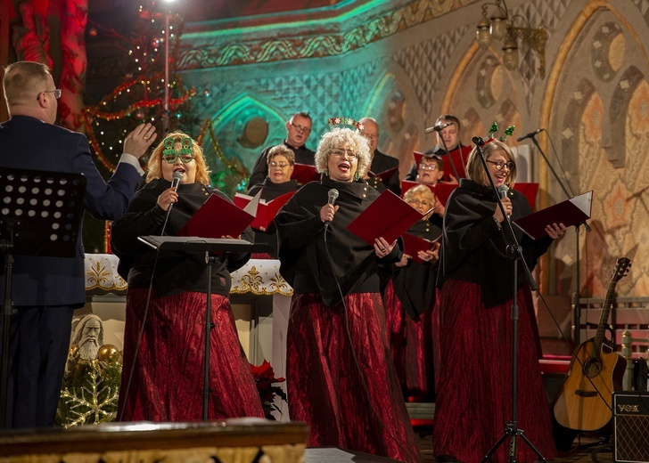 Charytatywny Koncert Bożonarodzeniowy, cz. 1