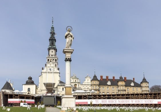 Na Jasnej Górze trwa zbiórka pieniędzy i sprzętu na rzecz pozbawionych prądu Ukraińców