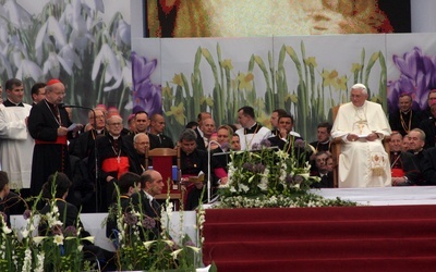 Polscy biskupi wezmą udział w pogrzebie Benedykta XVI
