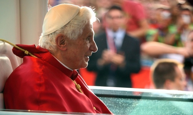 Abp Mokrzycki prosi o modlitwę za Papieża Seniora