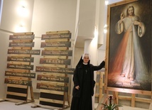 S. Diana Kuczek, przełożona płockiego domu Sióstr Matki Bożej Miłosierdzia, zachęca do pielgrzymowania do miejsca objawień Jezusa Miłosiernego.