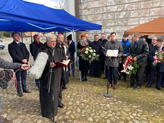 Modlitwa za Ojczyznę i poświęcenie pomnika w Ośnie Lubuskim