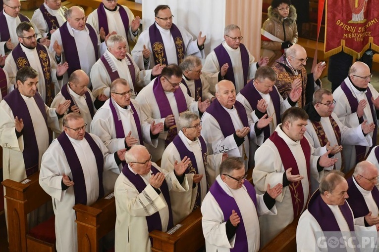 Międzyrzecz. Pogrzeb śp. ks. prałata Mieczysława Derenia