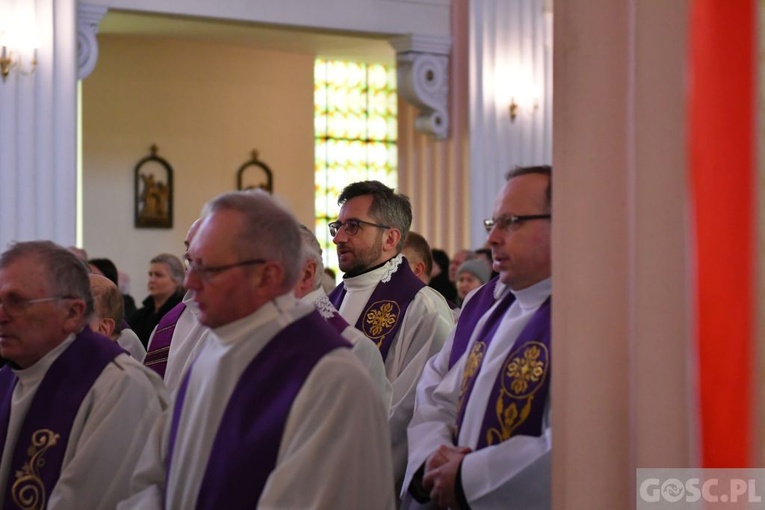Międzyrzecz. Pogrzeb śp. ks. prałata Mieczysława Derenia