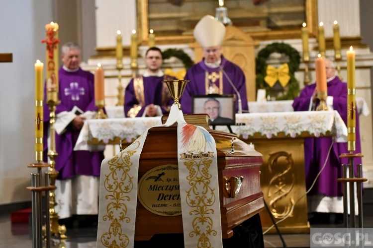 Międzyrzecz. Pogrzeb śp. ks. prałata Mieczysława Derenia