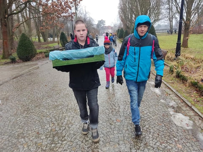 Z wałbrzyskiej kolegiaty zabrali dzieci do Kudowy-Zdroju
