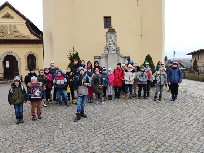 Z wałbrzyskiej kolegiaty zabrali dzieci do Kudowy-Zdroju