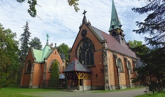 Kaplica w świerklanieckim parku