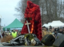 Zanim kat ściął Śmierć, wygłosił mowę nawołującą rodziców do rzetelnego i bogobojnego wychowania młodych.