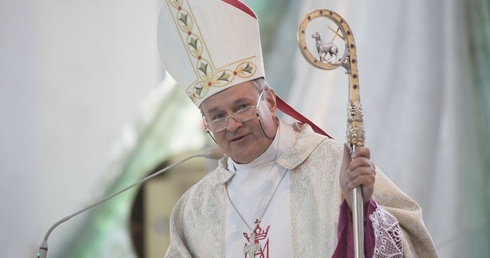 Bp Janocha o Kijowie: Bóg jest w jego wnętrzu, dlatego się nie zachwieje